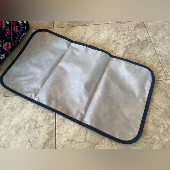 JuJuBe Encore Tote Diaper Bag- Midnight Posy - Picture 4 of 14